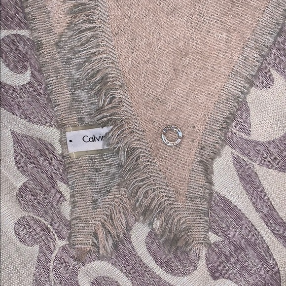 CALVIN KLEIN - Bouclé Oversized Scarf - Picture 2 of 3